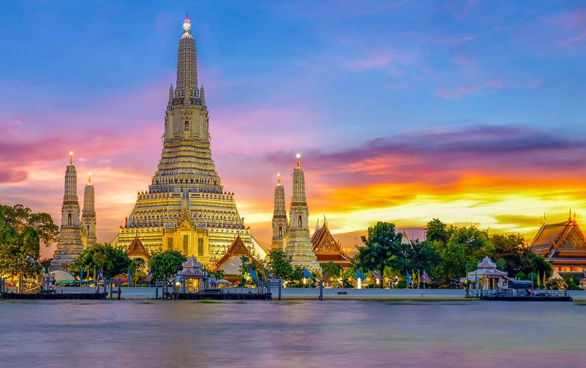 Journey to Bangkok: Flight Choices and Ticket Booking Tips