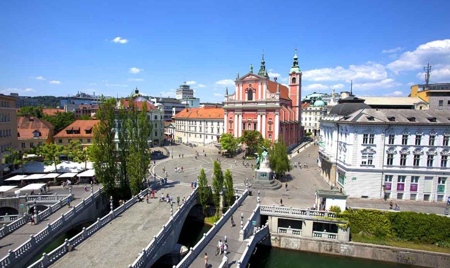 A Day’s Stroll Through Ljubljana’s Old Town: A Rendezvous with Art, Coffee Aromas, and Castles