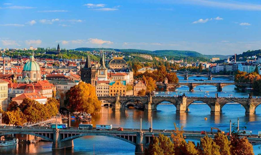 Prague Must-Visit Spot: Exploring the Romantic Dawn by the Vltava River